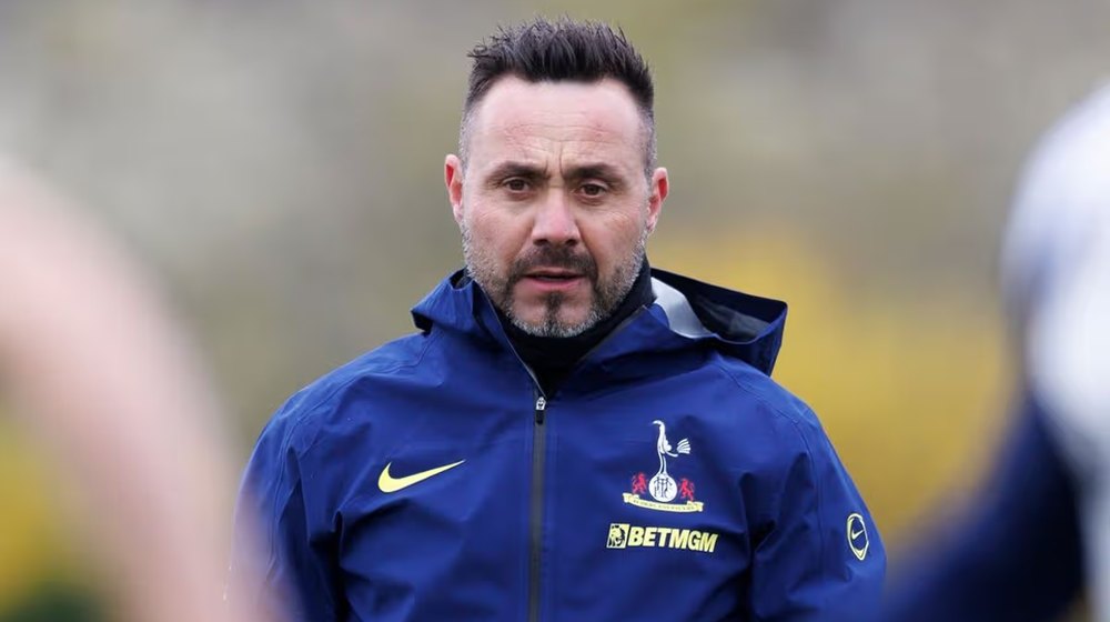 Roberto De Zerbi in training