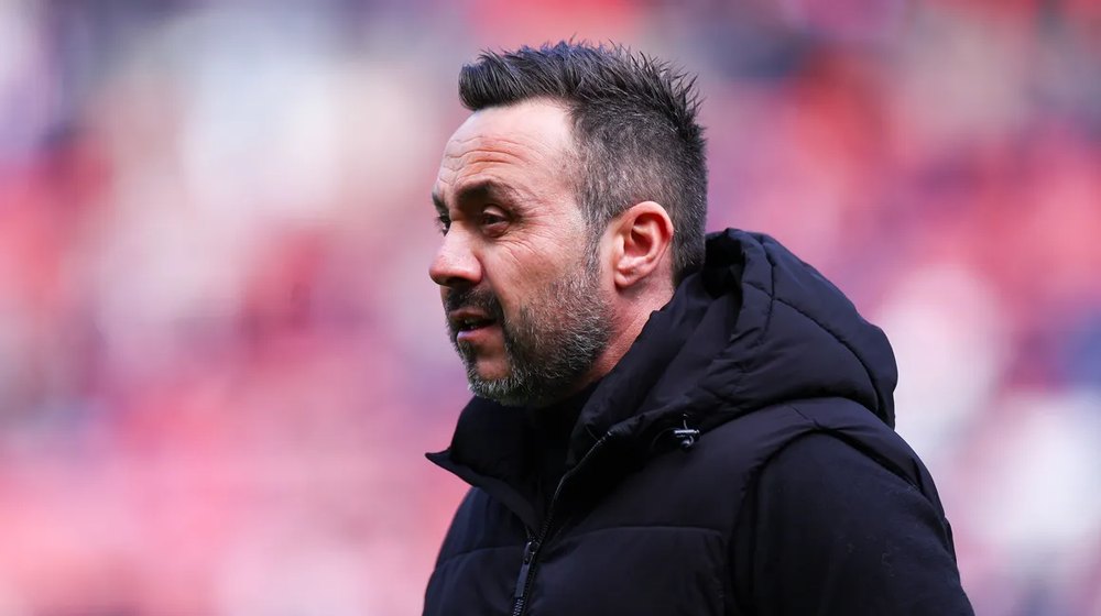 Roberto De Zerbi on the touchline
