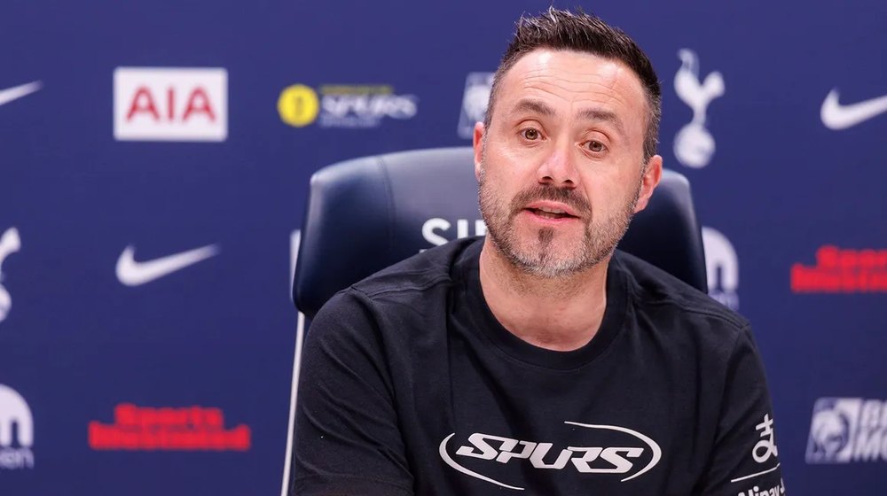 Roberto De Zerbi speaks at a press conference